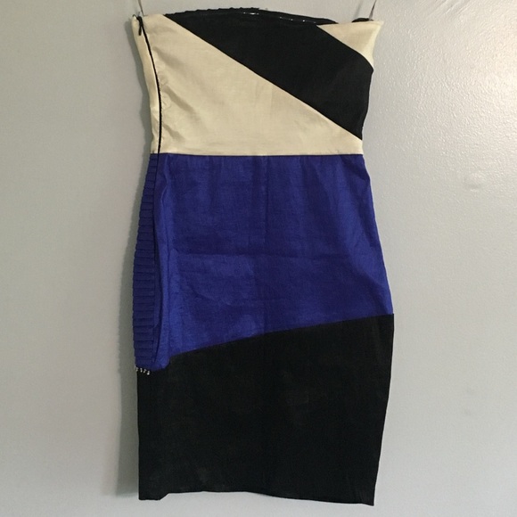 Nikibiki Dress - Picture 4 of 5